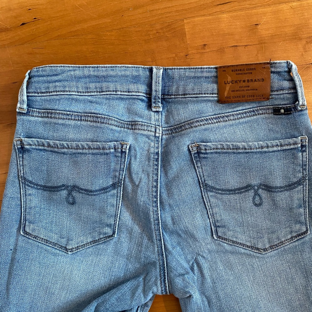 Women’s Lucky Brand Light Denim Jeans - Picture 5 of 8